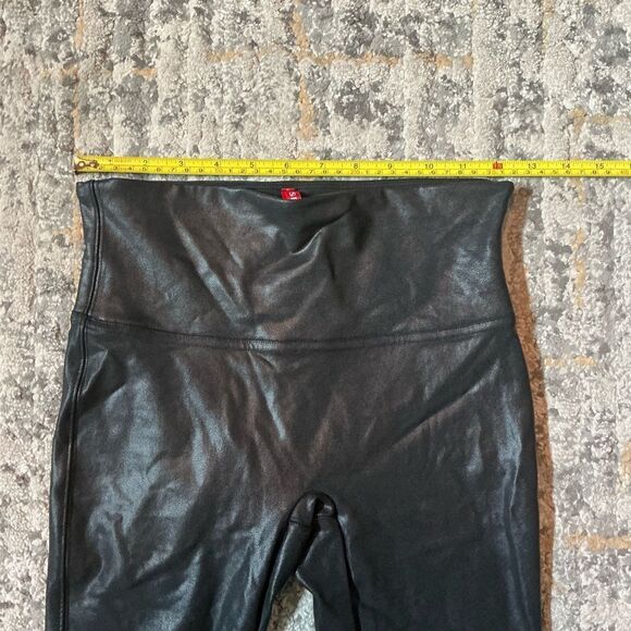 SPANX FAUX LEATHER LEGGINGS! EUC! SIZE M - Picture 2 of 8